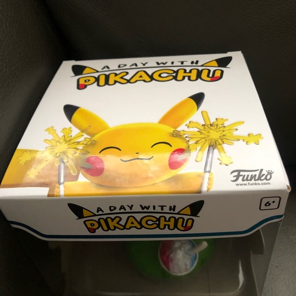 Funko A Day with Pikachu Sparking Up A Celebration - Picture 3 of 7
